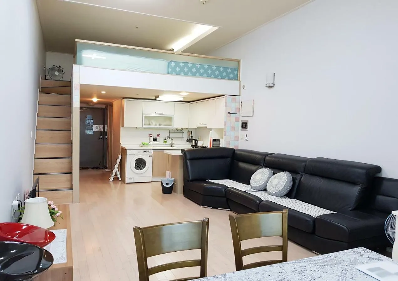 Lotte Apartment 1 0*, Busan